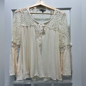 American Eagle Outfitters Cream Lace Blouse - Size XS